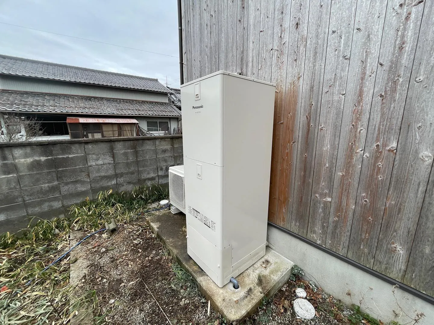 滋賀県の戸建て住宅で給湯器を交換させて頂きました。